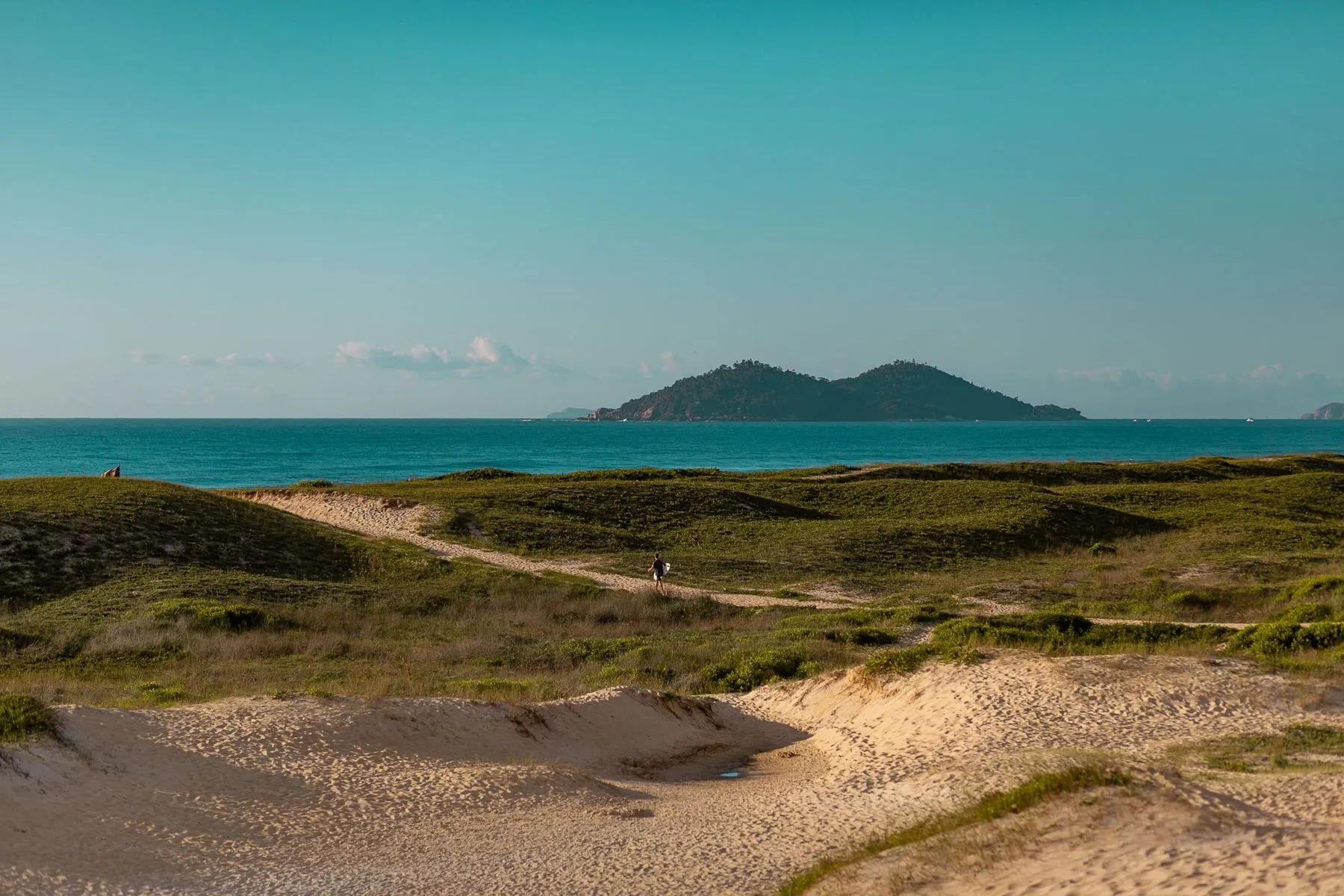 Las dunas de Campeche, con la Ilha do Campeche al fondo